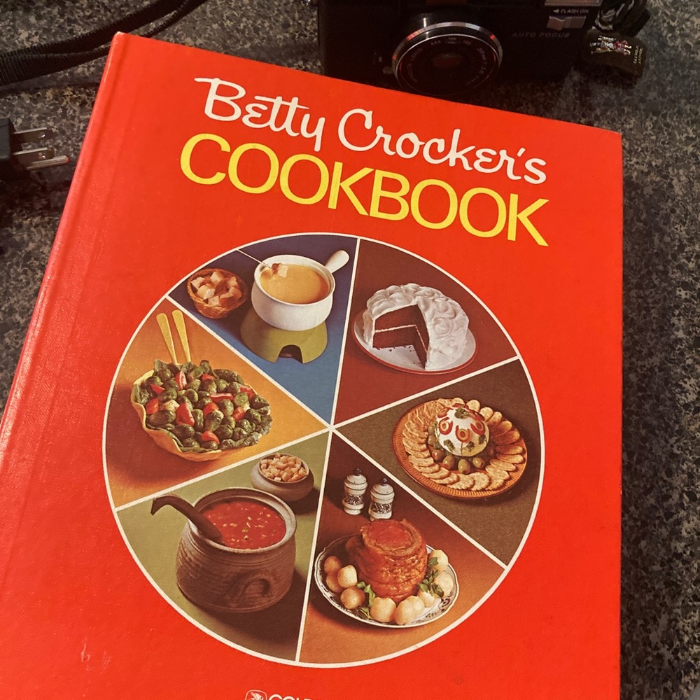 Vintage Betty Crockers Cookbook Excellent Condition